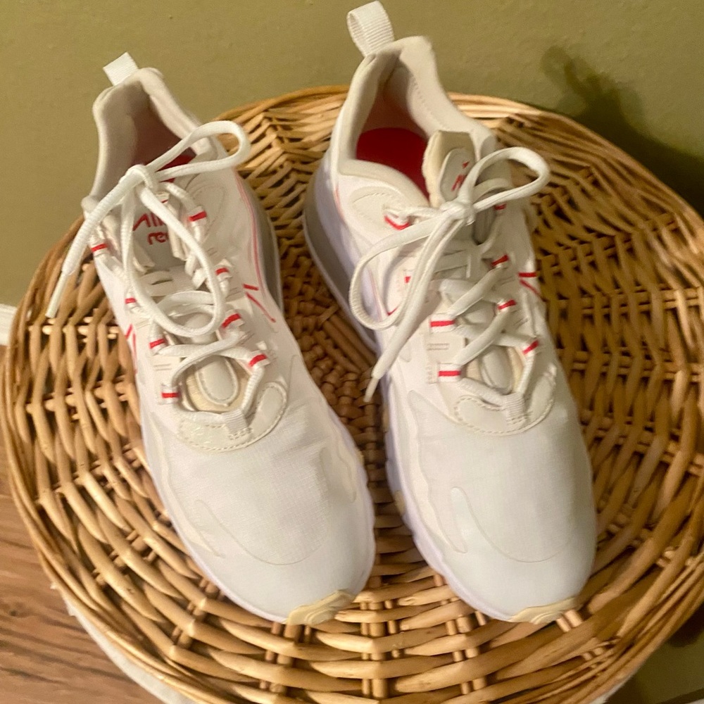 Nike React 270